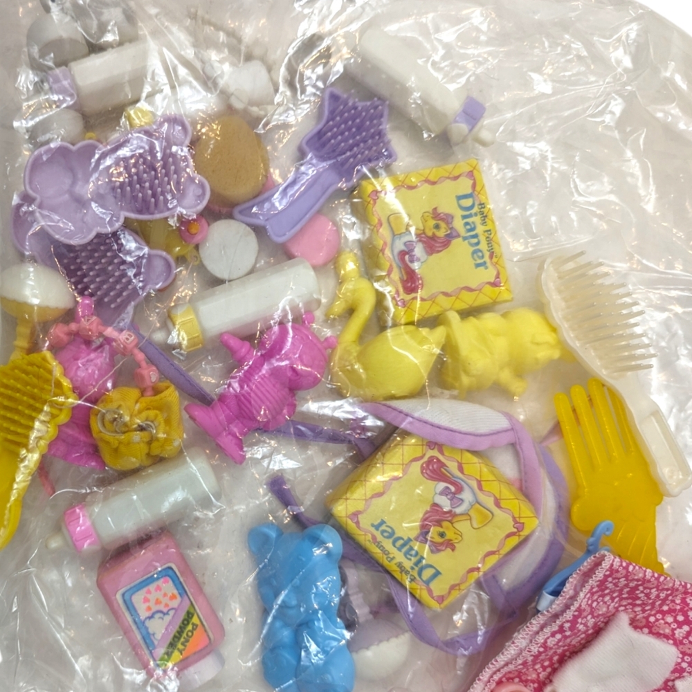 Rare Vintage My Little Pony Furniture and Accessories Lot Diapers Pony Powder - Picture 5 of 6